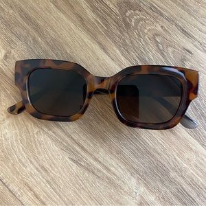 Oversized Squared Frame Sunglasses